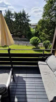 Ein Garten an der Unterkunft Ferienwohnung Edelweiss in Bernau am Chiemsee
