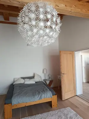 Ein Bett oder Betten in einem Zimmer der Unterkunft Apartment unterm Dach mit kleinem Seeblick