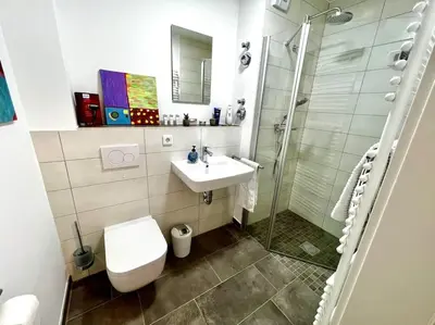 Ein Badezimmer in der Unterkunft Carefree Mikroapartment inkl. Balkon + Tiefgarage