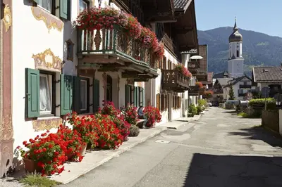 Ein allgemeiner Bergblick oder ein Berglick von der Ferienwohnung aus