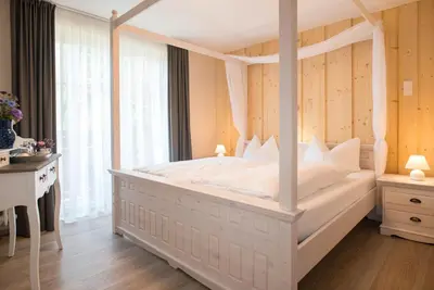 Ein Bett oder Betten in einem Zimmer der Unterkunft Alpenhotel Dahoam