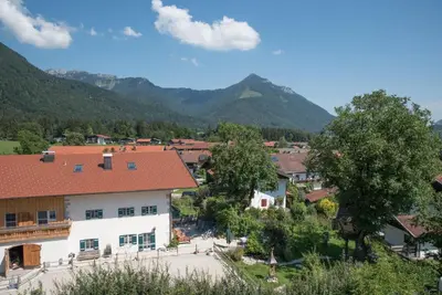 Ein allgemeiner Bergblick oder ein Berglick von des Hotels aus