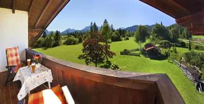 Ein allgemeiner Bergblick oder ein Berglick von der Ferienwohnung aus