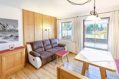 Ein Sitzbereich in der Unterkunft Gästehaus Oberland