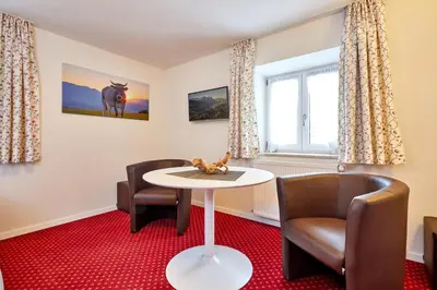 Ein Sitzbereich in der Unterkunft Alpen Gästehaus
