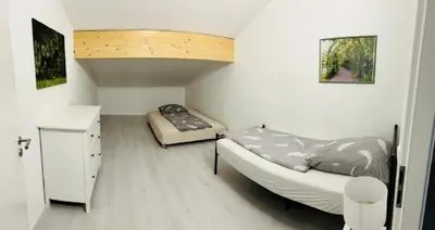 Ein Bett oder Betten in einem Zimmer der Unterkunft Moderne Maisonettewohnung/2 Zimmer/Küche/Bad #1