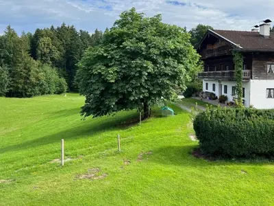 Ein Garten an der Unterkunft FeWo Staudinger