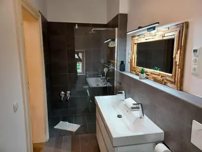 Ein Badezimmer in der Unterkunft Ferienwohnung 'Bergidylle' - Zu Fuß auf die Loipe und den Berg, nur wenige Minuten ins Skigebiet