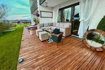 Ein Garten an der Unterkunft Terrassenwohnung Bibi am Chiemsee