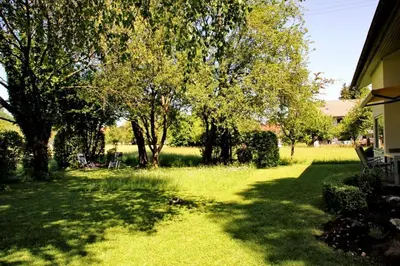 Ein Garten an der Unterkunft Birkenwind