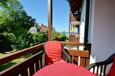 Ein Balkon oder eine Terrasse in der Unterkunft Ferienresidenz Chiemseestrand - Apartment 10