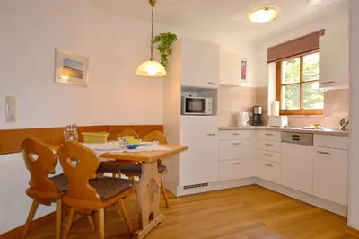 Küche/Küchenzeile in der Unterkunft Ferienresidenz Chiemseestrand - Apartment 10