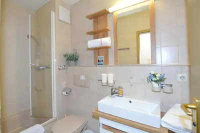 Ein Badezimmer in der Unterkunft Ferienresidenz Chiemseestrand - Apartment 28