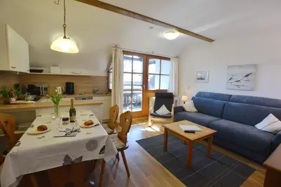 Ein Sitzbereich in der Unterkunft Ferienresidenz Chiemseestrand - Apartment 31