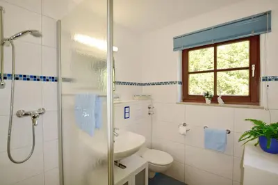 Ein Badezimmer in der Unterkunft Ferienresidenz Chiemseestrand - Apartment 7