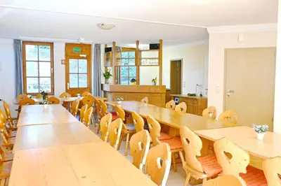 Ein Restaurant oder anderes Speiselokal in der Unterkunft Ferienresidenz Chiemseestrand - Chiemseesonne