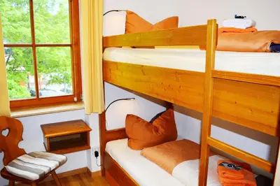 Ein Bett oder Betten in einem Zimmer der Unterkunft Ferienresidenz Chiemseestrand - Chiemseesonne