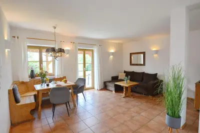 Ein Sitzbereich in der Unterkunft Meisterhof - Hartsee