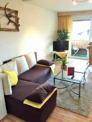 Ein Sitzbereich in der Unterkunft Ferienwohnung Gruß aus Partenkirchen