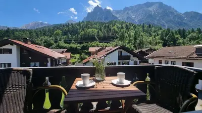 Ein allgemeiner Bergblick oder ein Berglick von der Ferienwohnung aus