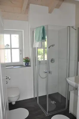 Ein Badezimmer in der Unterkunft Ferienwohnungen Rimsting am Chiemsee