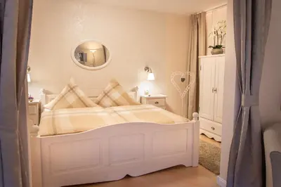 Ein Bett oder Betten in einem Zimmer der Unterkunft Ferienwohnung An der Therme