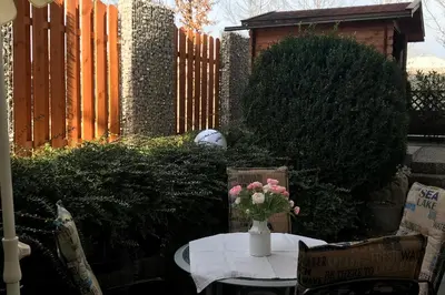 Ein Garten an der Unterkunft Ferienwohnung An der Therme