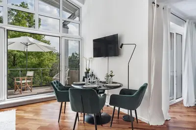 TV/Unterhaltungsangebot in der Unterkunft Blueberry Living - Design Loft nahe München - Dachterrasse - S-Bahn