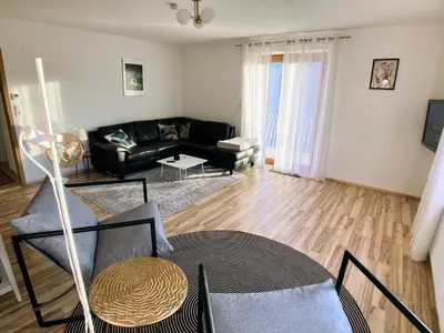 Ein Sitzbereich in der Unterkunft 4 Zimmer Wohnung, 6 Bed, Küche, Waschmaschine, Wlan, Garden, free Parking
