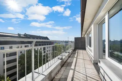 Ein Balkon oder eine Terrasse in der Unterkunft Munich Gem - 2 Bedroom Alpine View Tranquility