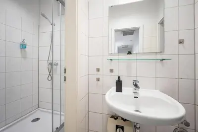 Ein Badezimmer in der Unterkunft Munich Gem - 2 Bedroom Alpine View Tranquility