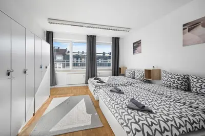Ein Bett oder Betten in einem Zimmer der Unterkunft Munich Gem - 2 Bedroom Alpine View Tranquility