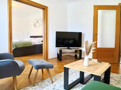 TV/Unterhaltungsangebot in der Unterkunft BeSSa Homes 6 Personen 2 Schlafzimmer, 3 King Size, Betten, Balkon, Küche