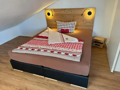 Ein Bett oder Betten in einem Zimmer der Unterkunft Villa Herzland Allgäu mit großem Garten und gemütlichem Kaminfeuer inklusive KÖNIGSCARD, Skipass, Bergbahn, Therme inkl