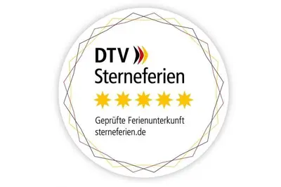 Ein Zertifikat, Auszeichnung, Logo oder anderes Dokument, das in der Unterkunft Villa Herzland Allgäu mit großem Garten und gemütlichem Kaminfeuer inklusive KÖNIGSCARD, Skipass, Bergbahn, Therme inkl ausgestellt ist