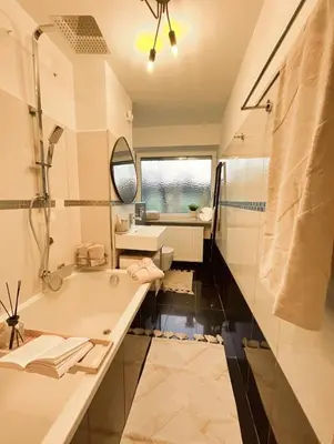 Ein Badezimmer in der Unterkunft Stilvolle 3-Zimmer Wohnung in Ingolstadt mit Balkon und guter Autobahnanbindung