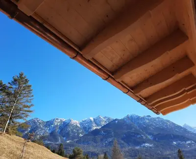Ein allgemeiner Bergblick oder ein Berglick von der Ferienwohnung aus