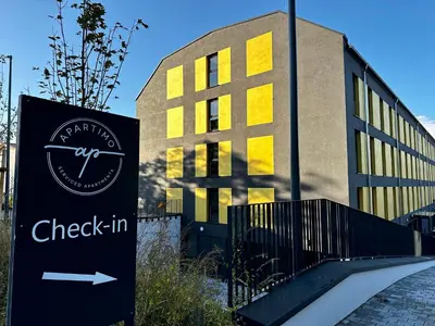 Das Gebäude in dem sich das Aparthotel befindet