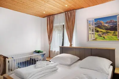 Ein Bett oder Betten in einem Zimmer der Unterkunft Alpina Haus