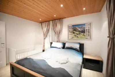 Ein Bett oder Betten in einem Zimmer der Unterkunft Alpina Haus