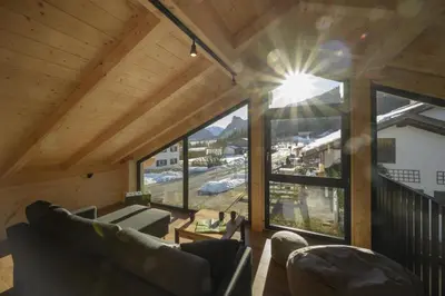 Ein Sitzbereich in der Unterkunft Wetzstoa Chalet in Unterammergau mit Sauna und Whirlpool