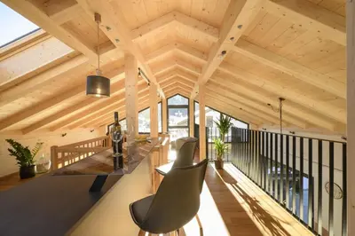 Ein Sitzbereich in der Unterkunft Wetzstoa Chalet in Unterammergau mit Sauna und Whirlpool