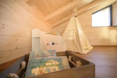 Ein Bett oder Betten in einem Zimmer der Unterkunft Wetzstoa Chalet in Unterammergau mit Sauna und Whirlpool