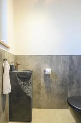 Ein Badezimmer in der Unterkunft Wetzstoa Chalet in Unterammergau mit Sauna und Whirlpool