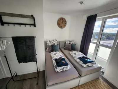 Ein Bett oder Betten in einem Zimmer der Unterkunft Cozy Apartment mit WIFI, Aufzug & Kostenlos Parken EL-Living