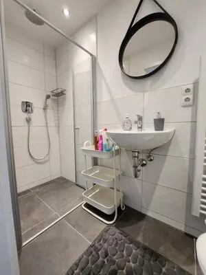 Ein Badezimmer in der Unterkunft Cozy Apartment mit WIFI, Aufzug & Kostenlos Parken EL-Living