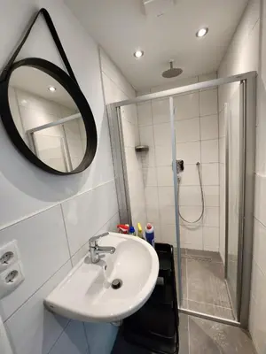 Ein Badezimmer in der Unterkunft Cozy Apartment mit WIFI, Aufzug & Kostenlos Parken EL-Living