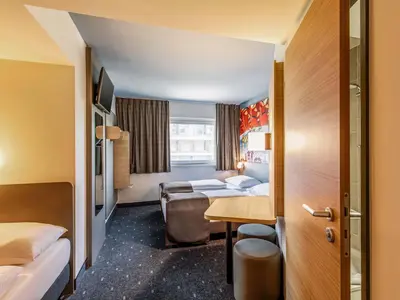 Ein Bett oder Betten in einem Zimmer der Unterkunft B&B Hotel München City-West
