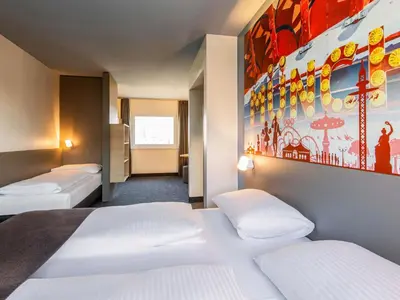 Ein Bett oder Betten in einem Zimmer der Unterkunft B&B Hotel München City-West