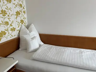Ein Bett oder Betten in einem Zimmer der Unterkunft Hotel Jungbräu